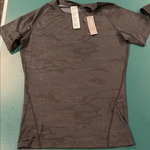Tsla NWT black camouflage poly exercise tee size M.